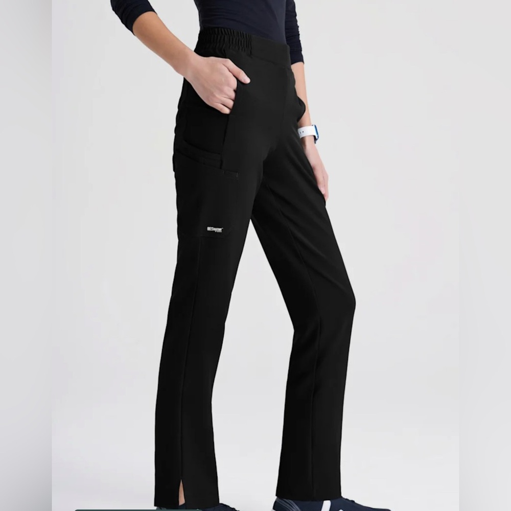 Black 6 pocket Tapered-Leg Scrub Pants